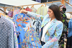 'เลอคอส' ยกระดับผ้าปาเต๊ะสู่คนนิวเจนถึงตลาดโลก l 11 月 11 日67 完整 l BTimes 周末演艺圈