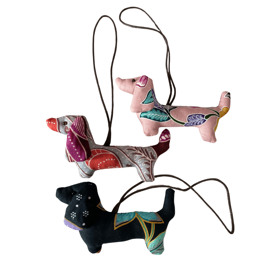 Batik Dachshund Keychain - KAMONMANEE