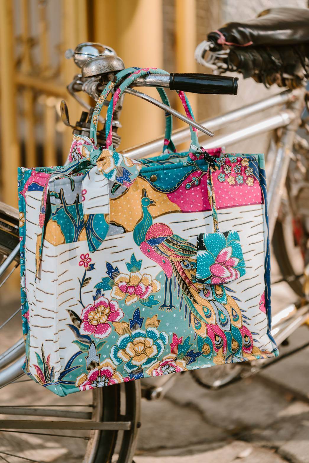 Batik Extra Tote Bag - KAMONMANEE