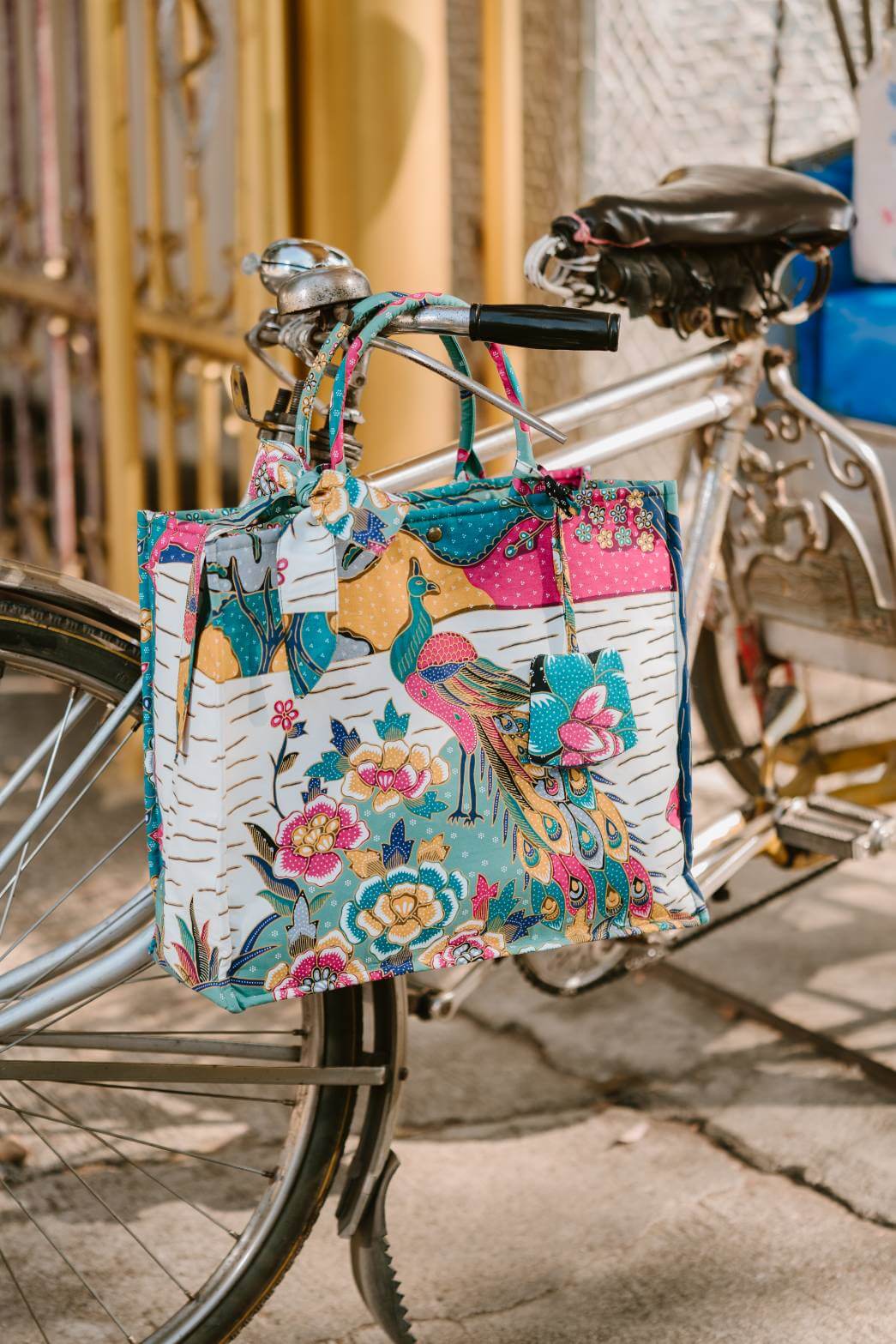 Batik Extra Tote Bag - KAMONMANEE