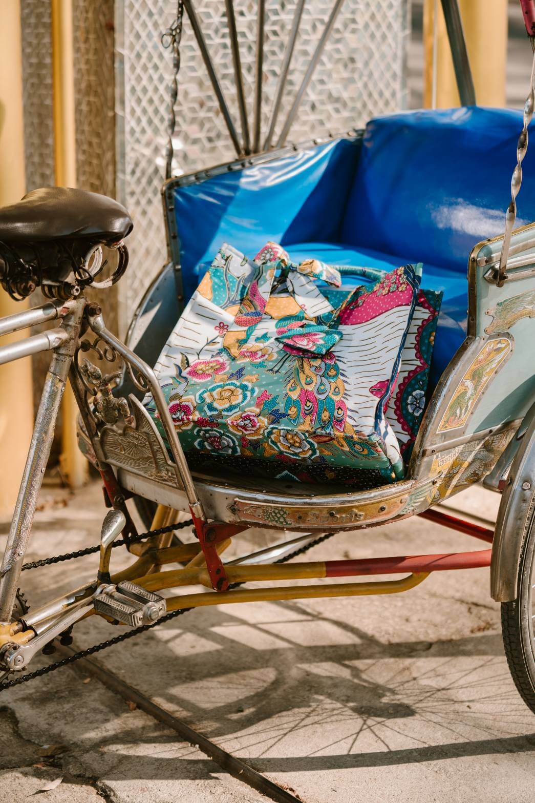 Batik Extra Tote Bag - KAMONMANEE