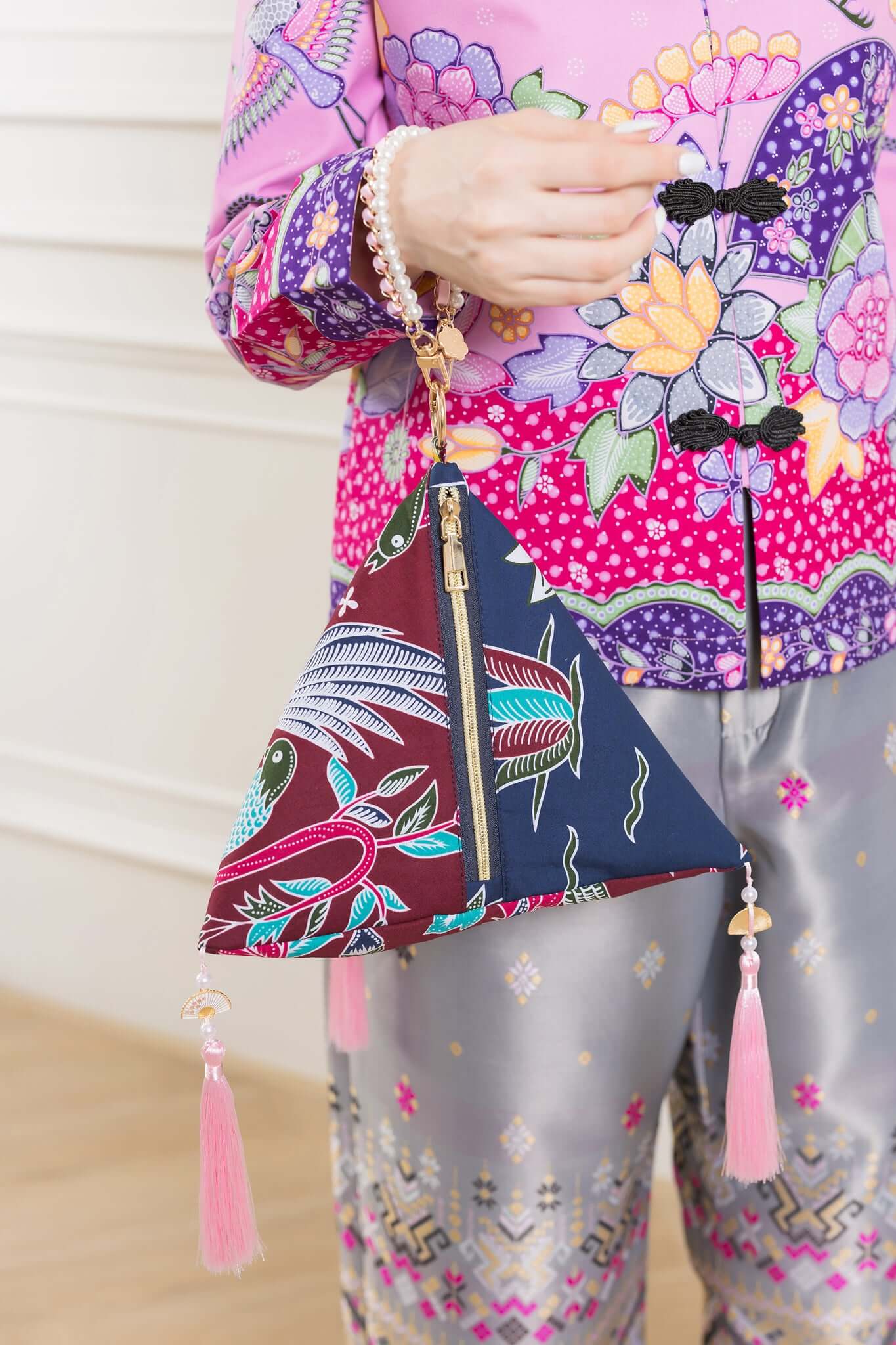 Batik Pearl Tetra Handbag - KAMONMANEE