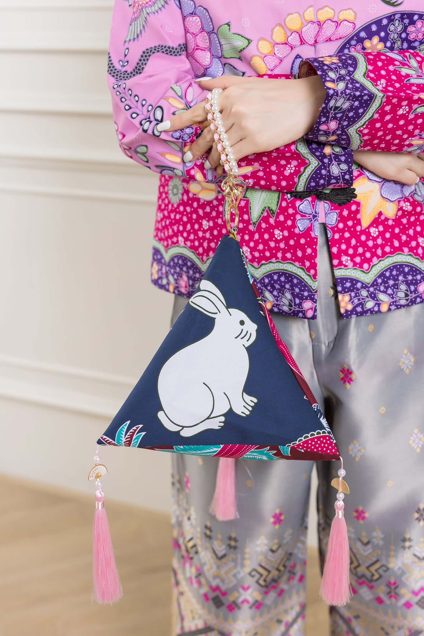 Batik Pearl Tetra Handbag - KAMONMANEE