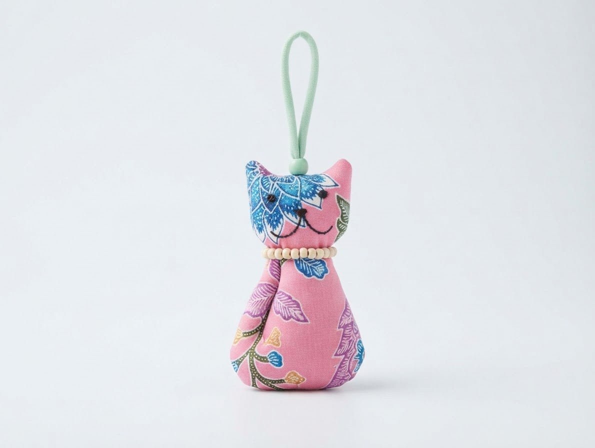 Batik Sit Cat Charm with String - KAMONMANEE