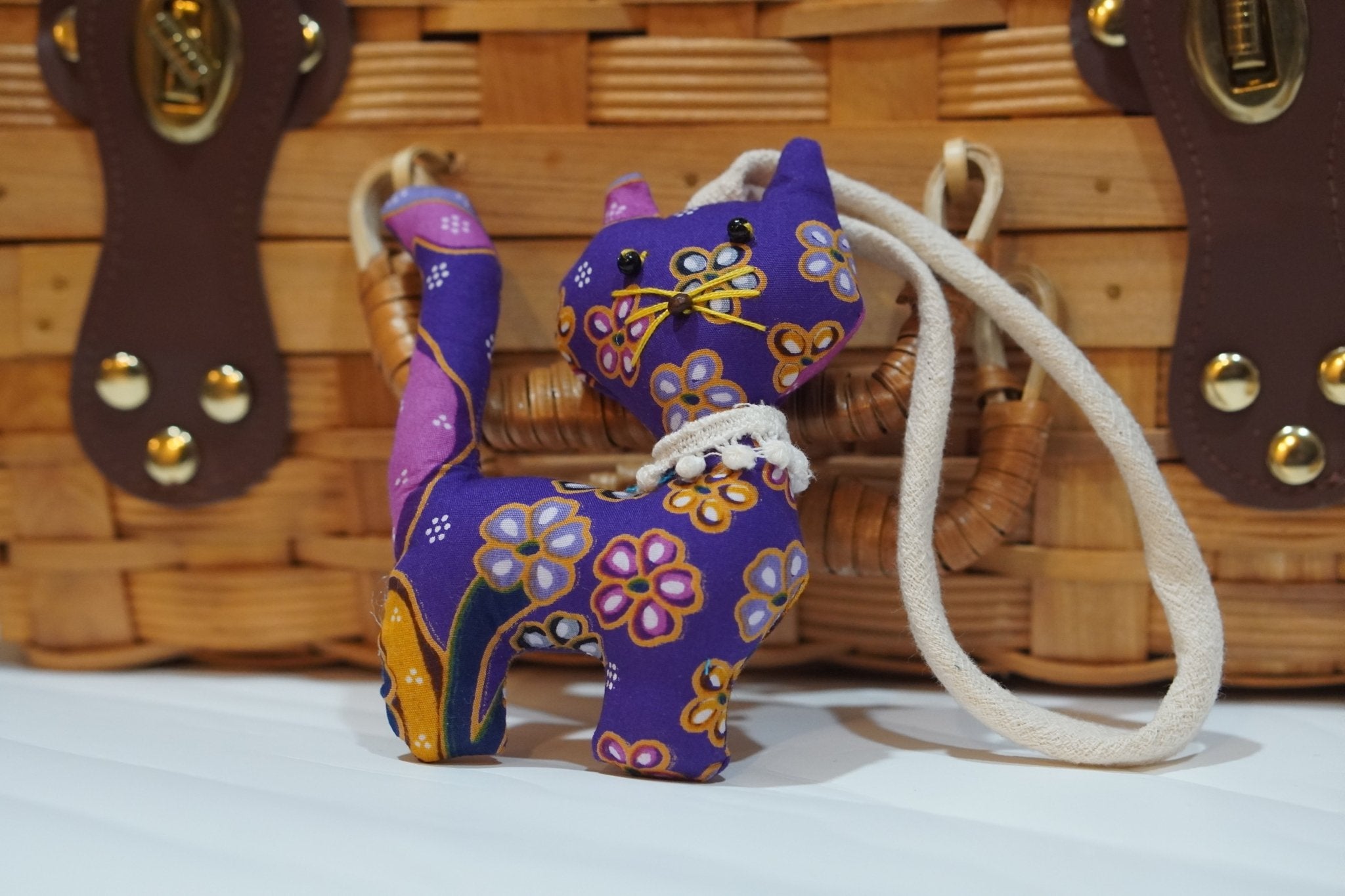 Batik Stand Cat Charm with String - KAMONMANEE