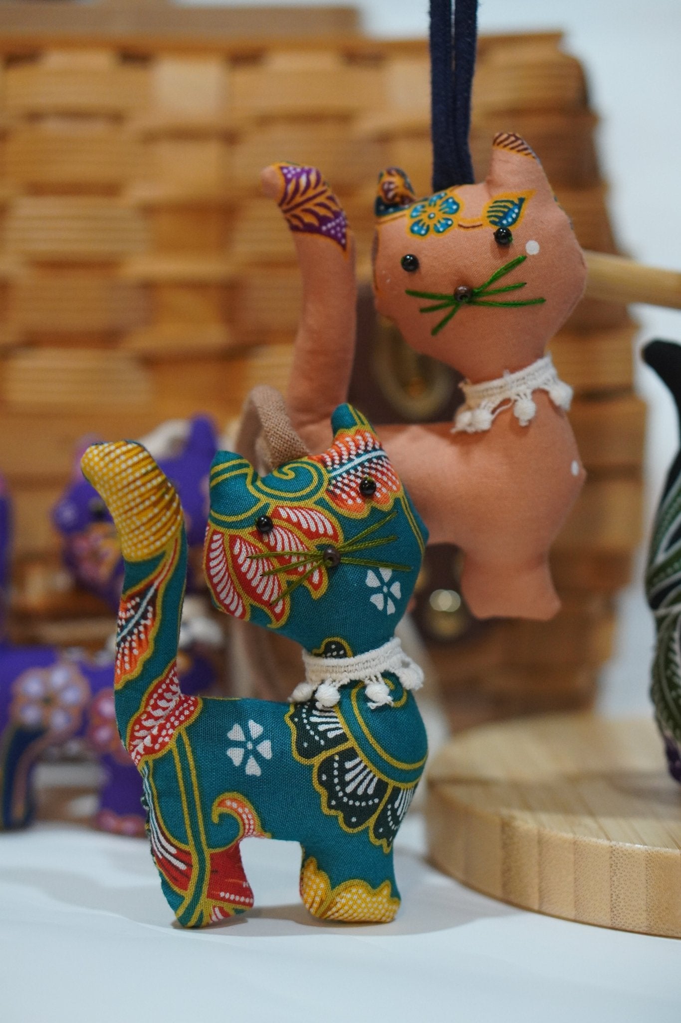 Batik Stand Cat Charm with String - KAMONMANEE